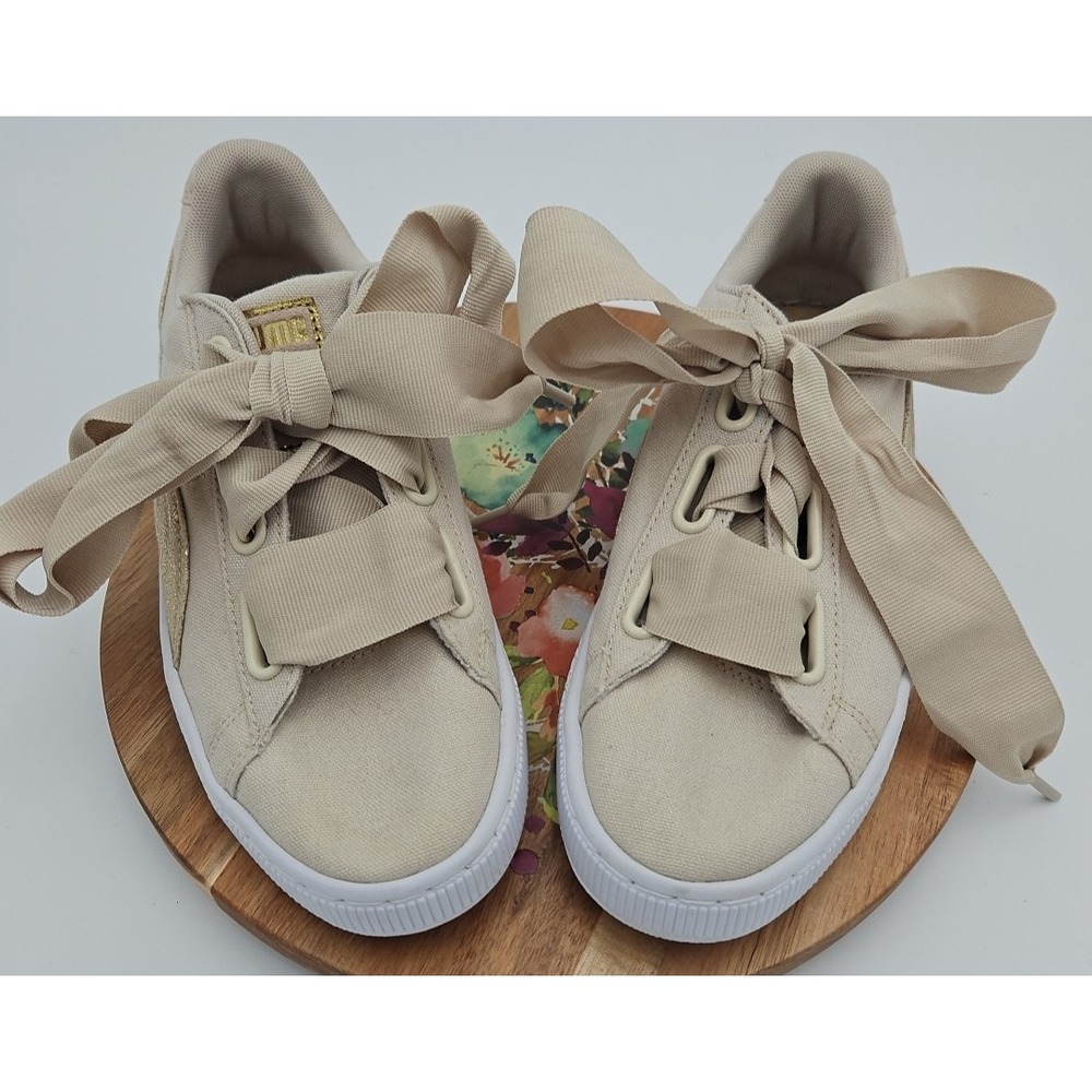 Puma CREAM & GOLD Basket Heart *NWOB* Canvas‎ Sneakers Ribbon Laces Woman's 8.5